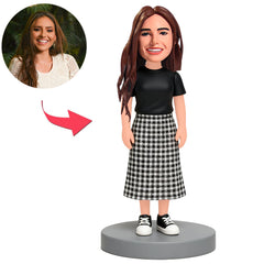 Mädchen im karierten Midirock Benutzerdefinierte Bobbleheads