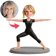 Eine Yoga-Frau dehnt ihre Arme Benutzerdefinierte Bobbleheads