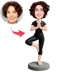 Yoga-Frau mit verschränkten Händen Benutzerdefinierte Bobbleheads
