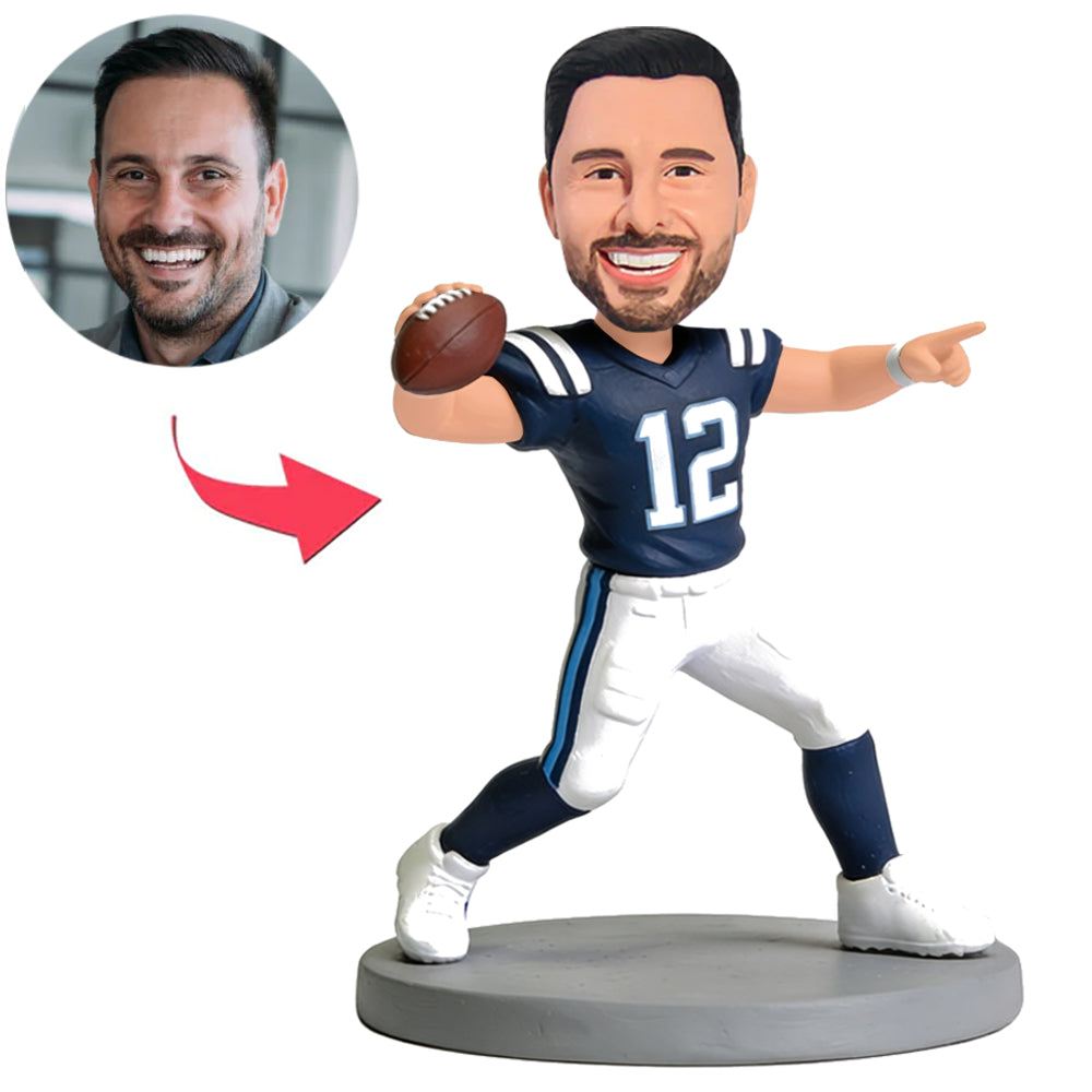 Ein Spieler in blauer Rugby-Uniform posiert Benutzerdefinierte Bobbleheads