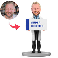 Mann hält ein Schild mit der Aufschrift „Superarzt“ hoch Benutzerdefinierte Bobbleheads