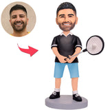 Glücklicher männlicher Tennisspieler Kundenspezifische Bobbleheads addieren Text