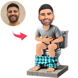 Mann hockt auf Toilette humorvoll Kundenspezifische Bobbleheads