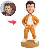 Lässiger Mann mit orangefarbenem Sweatshirt Kundenspezifische Bobbleheads