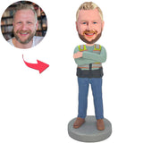 Mann-Ingenieur, der Schultern hält Kundenspezifische Bobbleheads mit graviertem Text