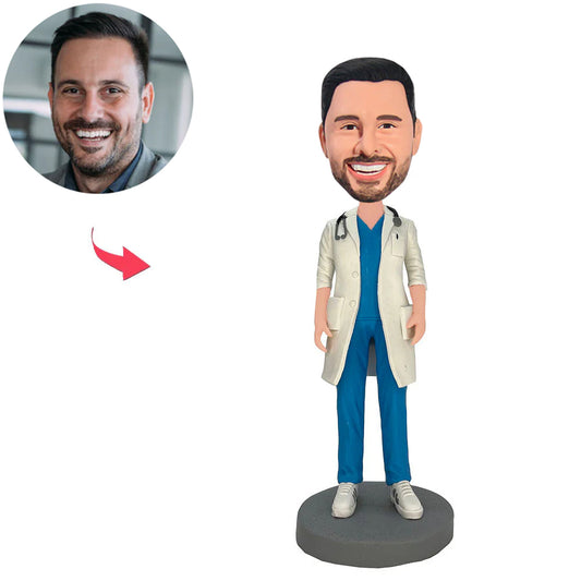 Männlicher Doktor im weißen Mantel Kundenspezifische Bobbleheads mit graviertem Text