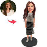 Lässiges Mädchen in kurzen Ärmeln Kundenspezifische Bobbleheads mit eingraviertem Text