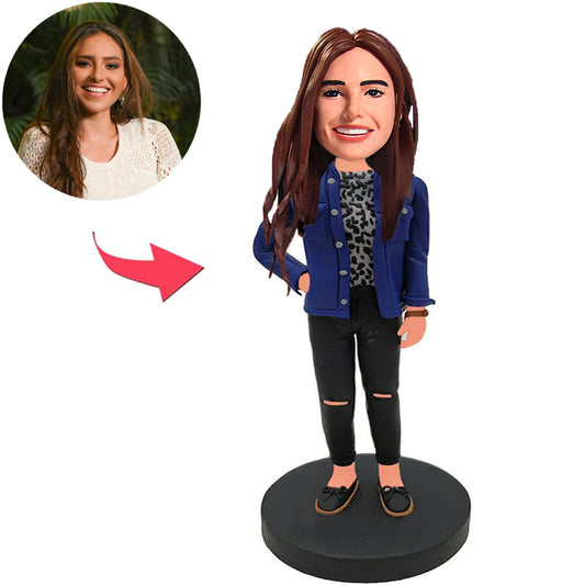 Lässiges Mädchen mit den Händen auf den Hüften Benutzerdefinierte Bobbleheads mit eingraviertem Text