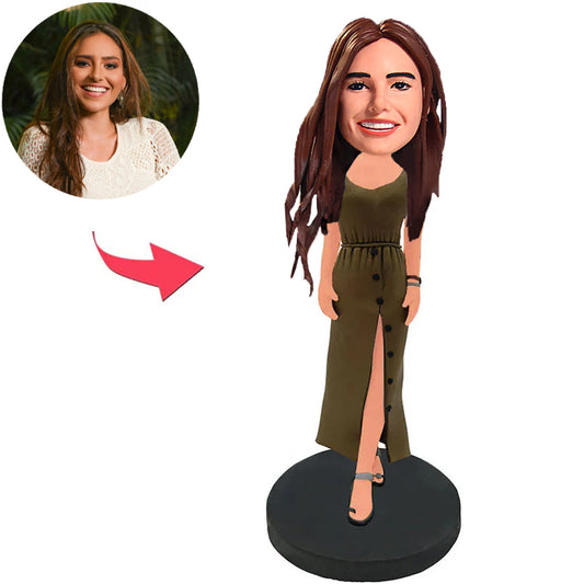 Mode-Mädchen, das einen langen Rock trägt Kundenspezifische Bobbleheads mit graviertem Text