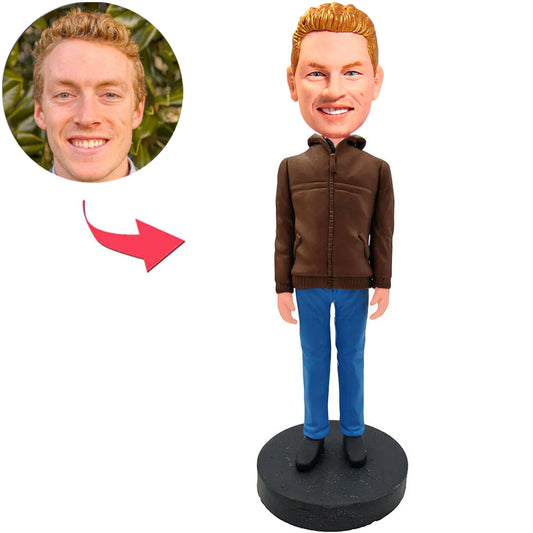Kundenspezifischer Bobbleheads-Mann im braunen Mantel addieren Text