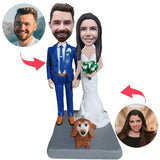 Hochzeitspaar mit einem Hund Kundenspezifische Bobbleheads mit graviertem Text