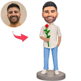 Mann hält Rose Kundenspezifische Bobbleheads mit eingraviertem Text