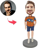 Stilvoller Mann in einem Hawaiihemd Kundenspezifische Bobbleheads mit graviertem Text