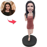 Sprung-Mode-Mädchen im roten Kleid Kundenspezifische Bobbleheads mit graviertem Text