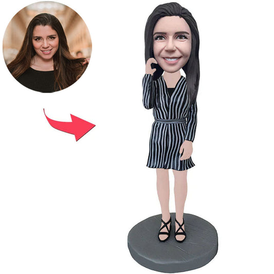 Frau im gestreiften Anzug Benutzerdefinierte Bobbleheads mit eingraviertem Text