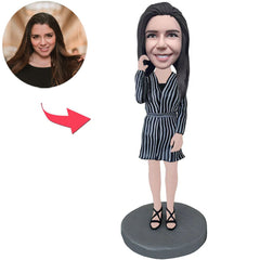 Frau im gestreiften Anzug Benutzerdefinierte Bobbleheads mit eingraviertem Text