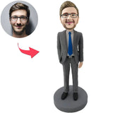 Coole graue Anzugs-Geschäftsmann-kundenspezifische Bobbleheads addieren Text