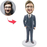 Geschäftsmann mit einer Hand in seiner Tasche Kundenspezifische Bobbleheads fügen Text hinzu