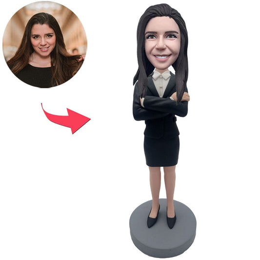 Kundenspezifische Bobbleheads-Geschäftsfrau, die Arme hält, addieren Text
