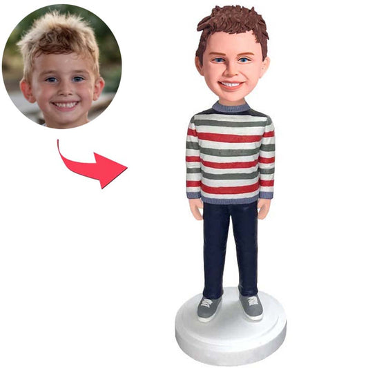 Junge im gestreiften Pullover Kundenspezifische Bobbleheads fügen Text hinzu